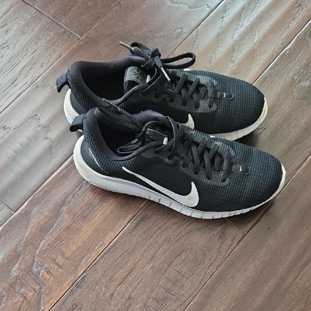 Nike Running Shoes, Black, Size 7